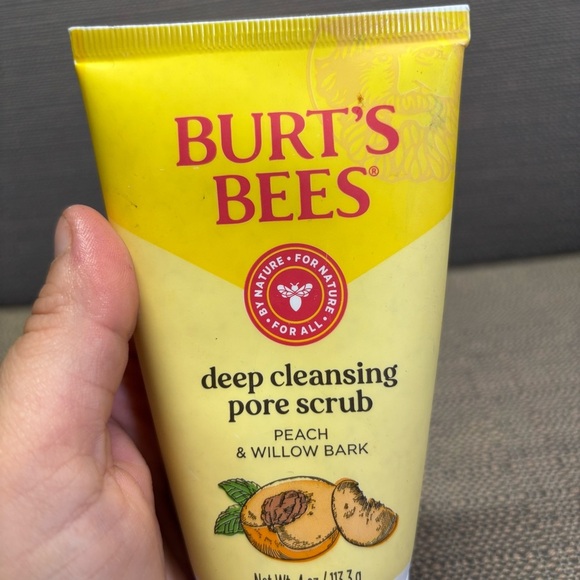 Burt's Bees Yellow Deep Cleansing Pore Scrub peach and Willow Bark 4oz - Picture 2 of 4